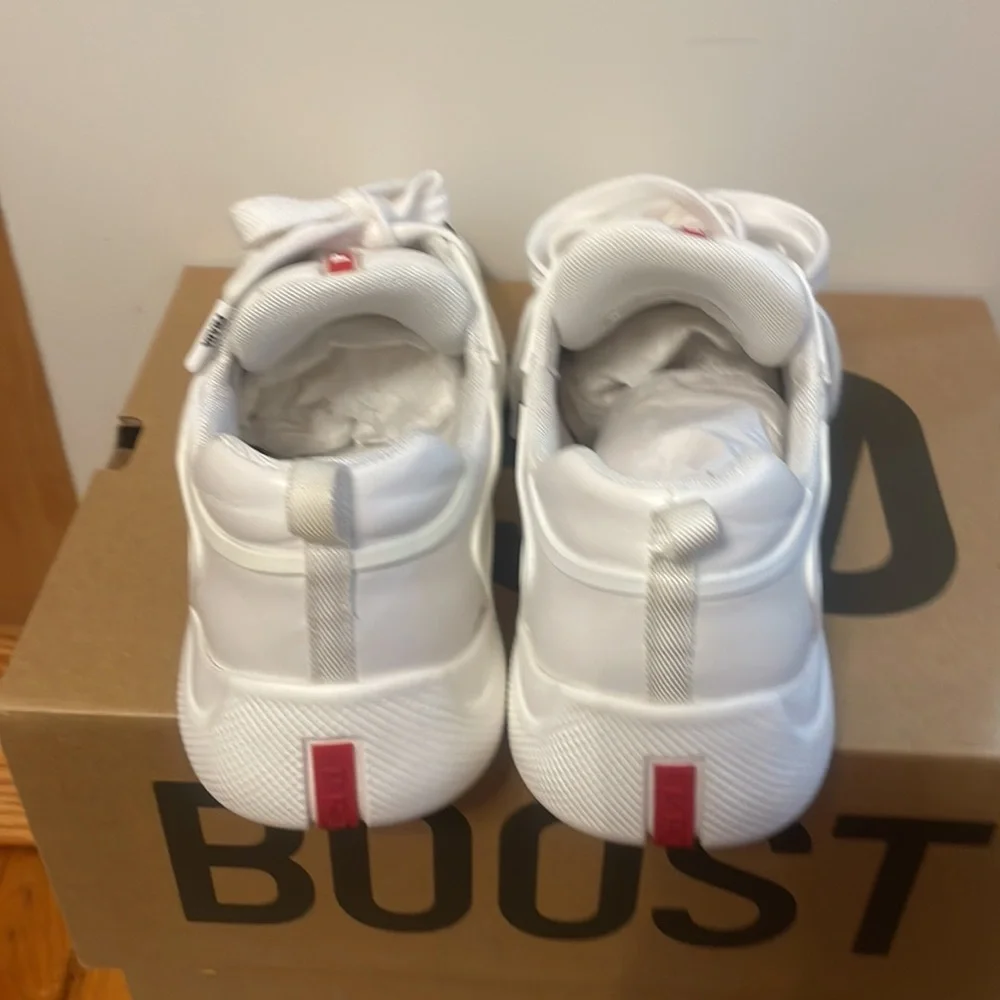 Prada - Picture 3 of 5